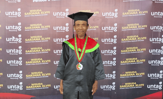 Kisah Inspiratif Suriyono: Dari Kenek Bahan Material Jadi Sarjana Usia 60 Tahun