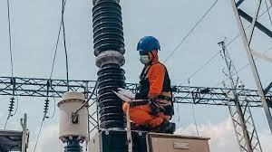Petugas PLN Tersengat Listrik di Cianjur: Dua Orang Alami Luka Bakar Serius
