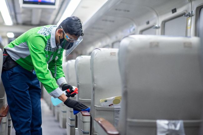 KAI Services Tingkatkan Layanan Kebersihan Stasiun dan KRL, Gelar Pembinaan untuk 85 Frontliner Cleaning se-Jabodetabek