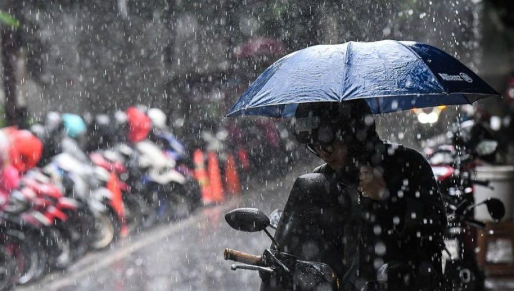 BMKG Prakiraan Cuaca Jawa Timur 21 November 2025: Waspada Hujan Ringan dan Petir