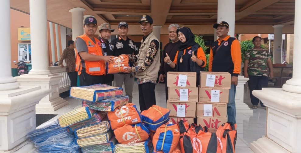 Pemkab Bekasi Salurkan Bantuan Logistik untuk Warga Terdampak Banjir di Kecamatan Kedungwaringin