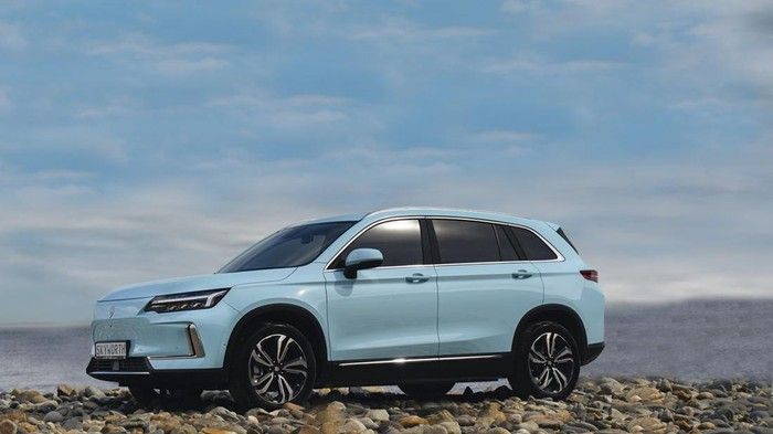Rayakan 50 Tahun Hadir di Indonesia, Polytron Luncurkan Mobil Listrik Pertama Sebagai Langkah Inovatif Menuju Masa Depan Ramah Lingkungan