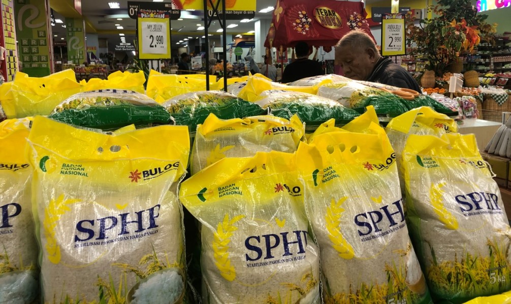 Program Bulog Jamin Beras Murah Terdistribusi ke Masyarakat