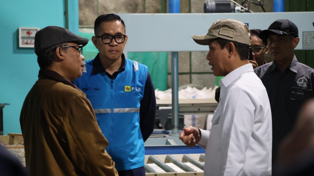 UBP Saguling Bersama BSF Tangani Pencemaran Citarum dengan Inovasi Eceng Gondok