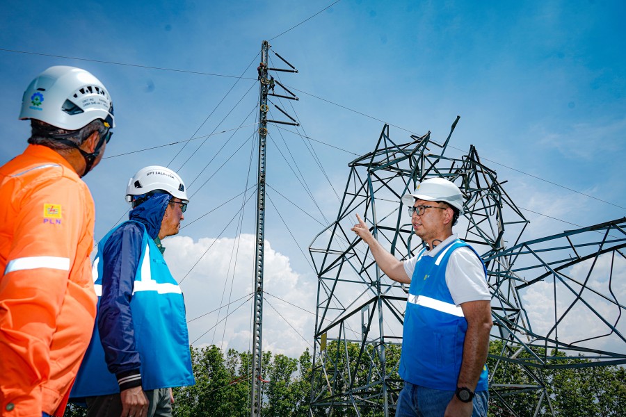 PLN Bergerak Cepat, Dirikan Tower Darurat untuk Pulihkan Kelistrikan Klaten Pasca Cuaca Ekstrem