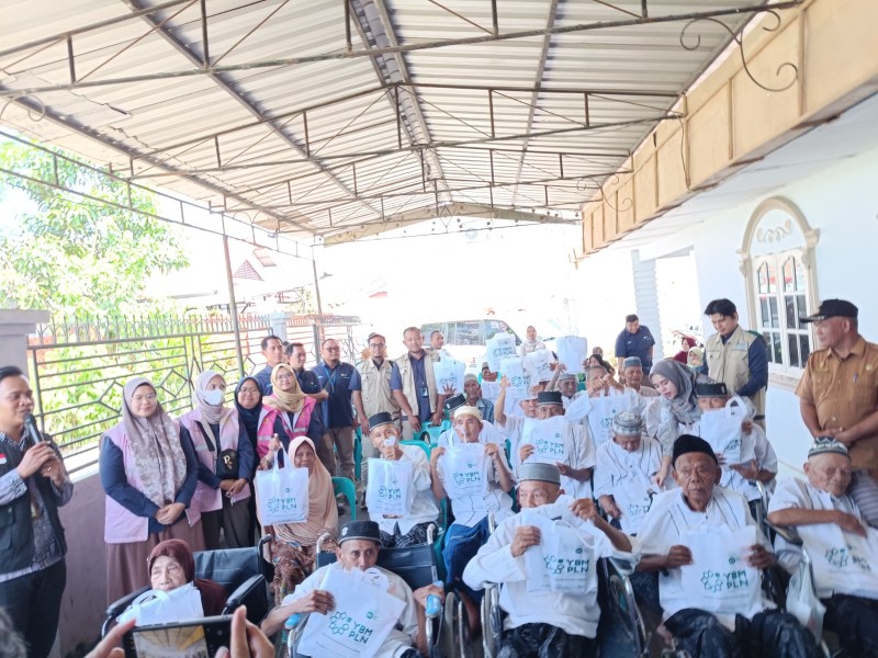 PLN Pusmanpro Tingkatkan Semangat Hari Kemerdekaan dengan Memberikan Santunan dan Layanan Pemeriksaan Kesehatan Gratis untuk Lansia