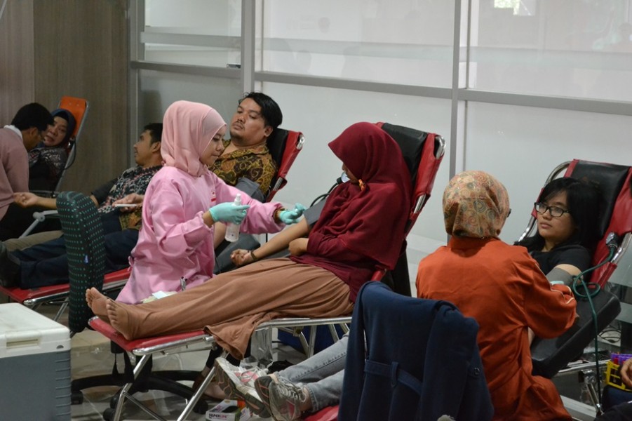 Pasar Modal Indonesia Gelar Kegiatan Donor Darah bagi Masyarakat Surabaya