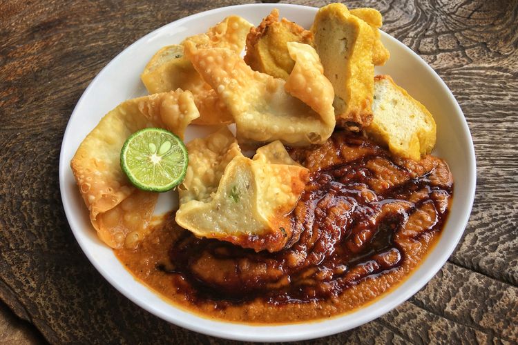 11 Tempat Makan Batagor Enak dan Legendaris di Bandung