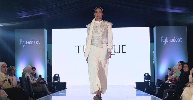 Tren Fashion Lebaran 2025: Dominasi Tunik dan Brokat, Warna Pastel Tetap Populer