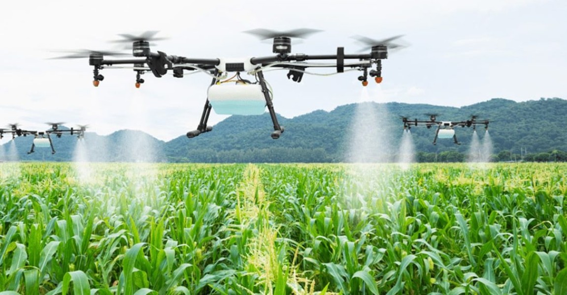 Petani Muda Bali Gunakan Drone untuk Pupuk Sawah