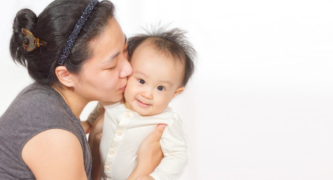 Cara Tepat Mencegah Anak Terkena Penyakit dari Ciuman Sembarangan