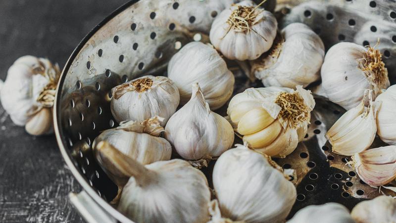 Cara Menyimpan Bawang Putih di Suhu Ruang Agar Tetap Segar dan Tahan Lama