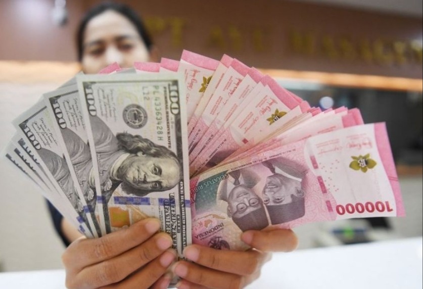 Dolar AS Menguat, Rupiah Bergerak Volatil Hari Ini