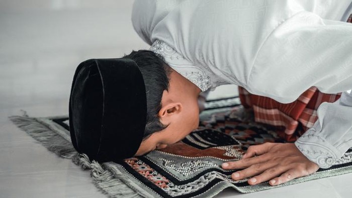 Panduan Lengkap Sholat Tarawih Sendiri di Rumah Beserta Bacaan Niat dan Witir