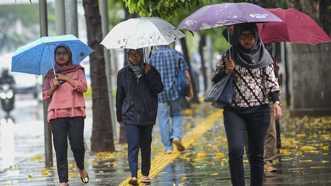 BMKG : Cuaca Jakarta Hujan Ringan Sore-Malam