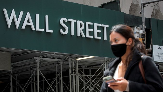 Wall Street Ditutup Bervariasi, Investor Beralih dari Saham Teknologi