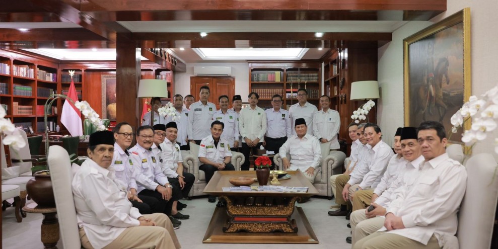 Sambutan Hangat Kader Gerindra untuk Prabowo di Kertanegara Saat Perayaan