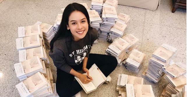 Buku Dear Tomorrow Maudy Ayunda Hadirkan Catatan Inspiratif