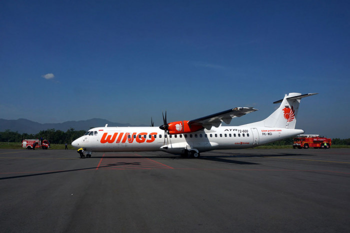 Erupsi Ile Lewotolok, Penerbangan Wings Air Tertunda