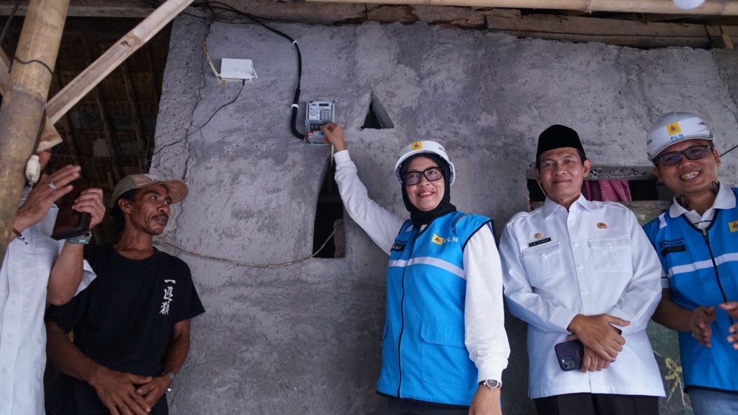 Ramadan Berkah PLN Beri Listrik Gratis Ribuan Warga Lewat Light Up Dream