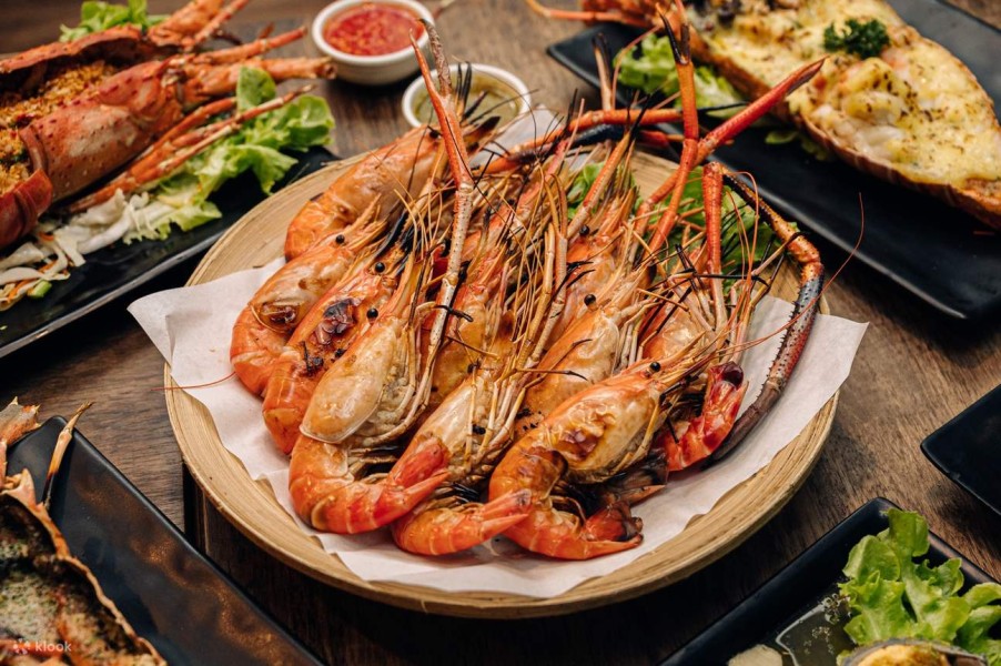 Kuliner Seafood Segar di Pantai Cemara Lembar