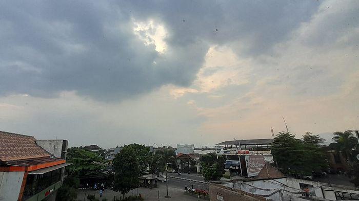 BMKG Peringatkan Potensi Hujan Beragam di Awal November 2025