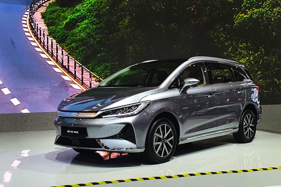 BYD M6 Dominasi Penjualan Mobil Listrik di Indonesia pada Januari 2025