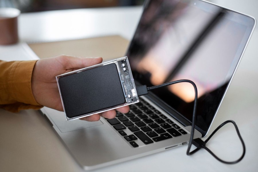Mengenal SSD dan HDD: Mana yang Lebih Cepat dan Efisien?