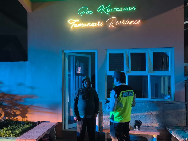 Polsek Kepanjen Gencarkan Patroli Malam di Perumahan untuk Cegah Tindak Kejahatan dan Jaga Kamtibmas