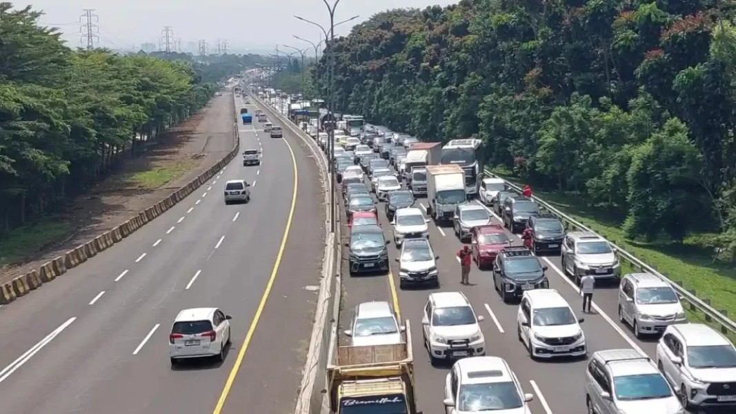 Kepadatan Transportasi Tol Capai Puncak Saat Lonjakan Kendaraan saat Libur Paskah