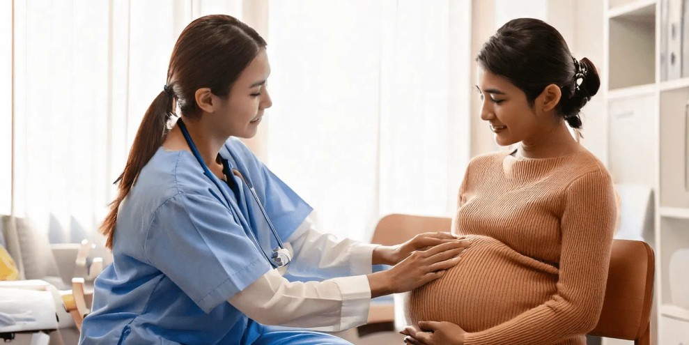 Bidan Jayawijaya Jaga Kesehatan Ibu dan Anak