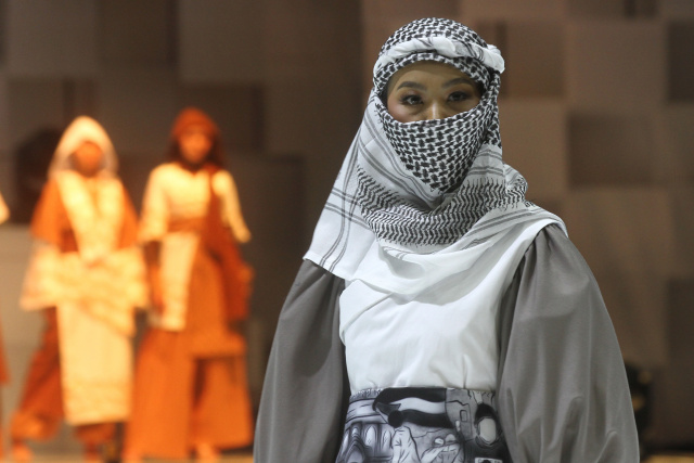 Peragaan Busana Asian Student Fashion Week 2025 Tampilkan Karya Inovatif Desainer Muda Indonesia dan Malaysia