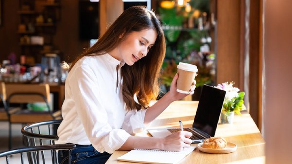 Perempuan Ambil Peran Penting di Industri
