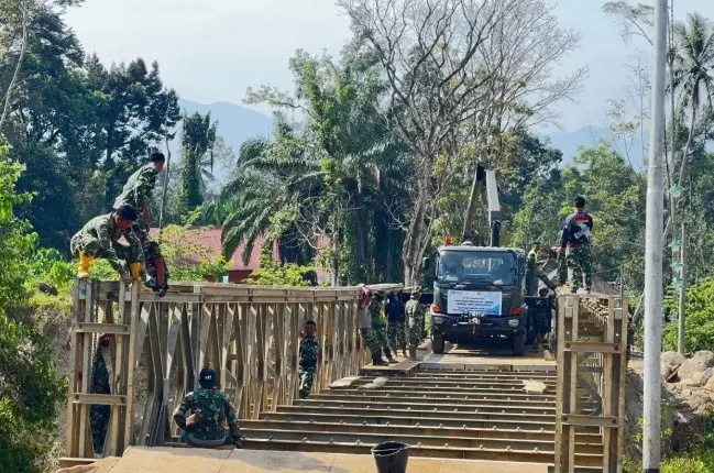 Pembangunan Jembatan TNI AD Pulihkan Akses Warga Terdampak Banjir Sumbar