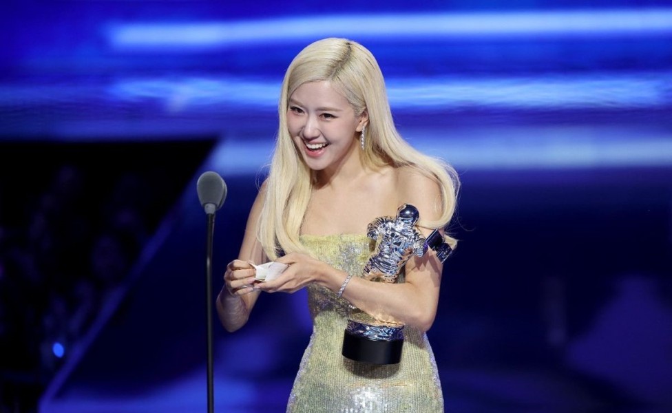 Artis Rose BLACKPINK Cetak Sejarah Raih Song Of The Year