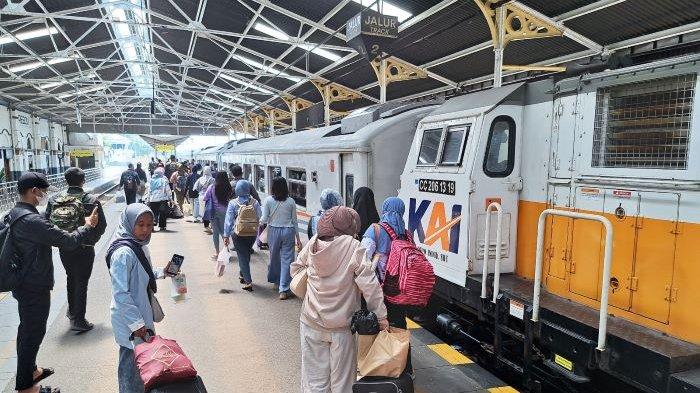 Daop 8 Surabaya Prediksi Puncak Arus Penumpang Kereta Api pada Libur Panjang Iduladha Capai Lebih dari 37 Ribu Orang
