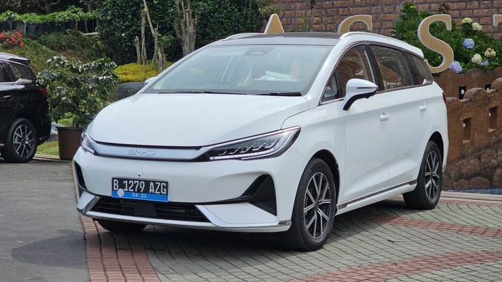 Keunggulan BYD M6 Jadi Alasan Mobil Listrik China Ini Semakin Populer