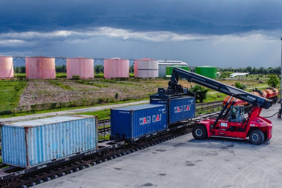 Penguatan Jaringan Kereta Nasional untuk Efisiensi Logistik Indonesia