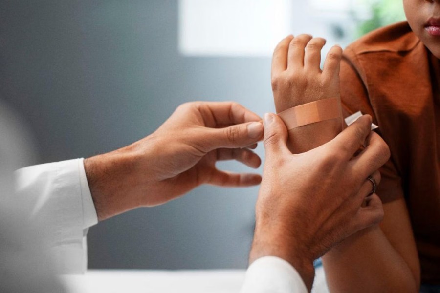 Strategi Aman Merawat Luka Berair Agar Proses Penyembuhan Lebih Cepat