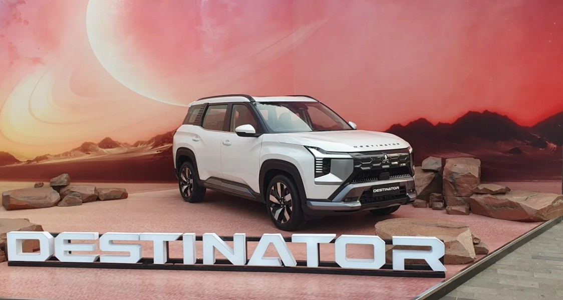 Mitsubishi Destinator dan Atsushi Kurita Raih Penghargaan Otomotif 2025
