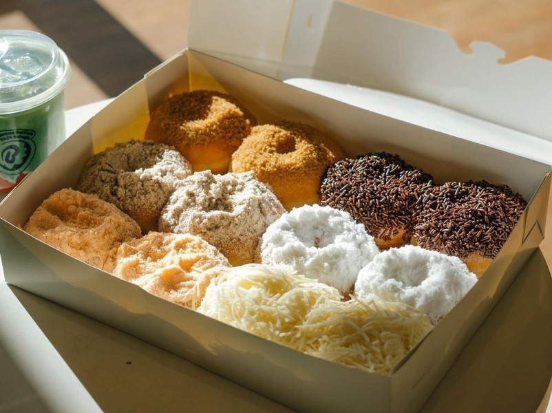 Donat Bahagia Surabaya: Destinasi Kuliner Manis dengan 70 Varian Menu Kekinian