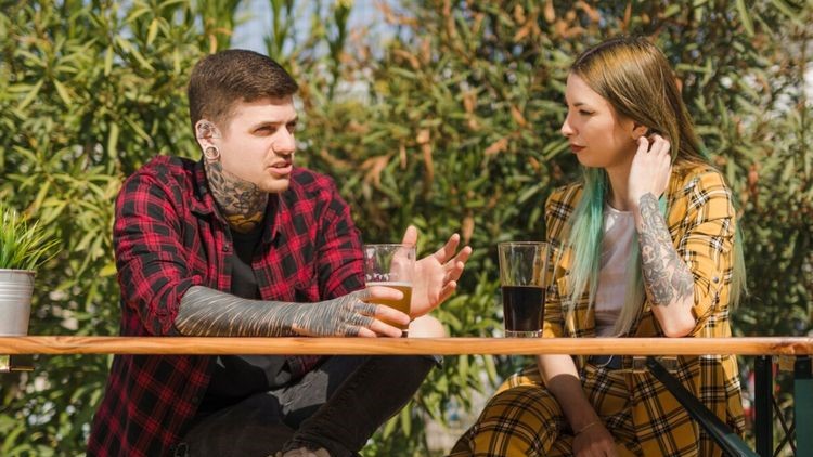 Zodiak yang Paling Mudah Akrab dengan Orang Baru