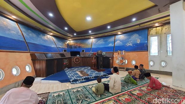 Masjid Kapal Pesiar di Mojokerto, Filosofi Bahtera Penyelamat Sosial