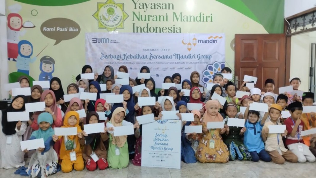 UBSI Berbagi Santunan untuk OB, CS, dan Security Kampus Menjelang Lebaran