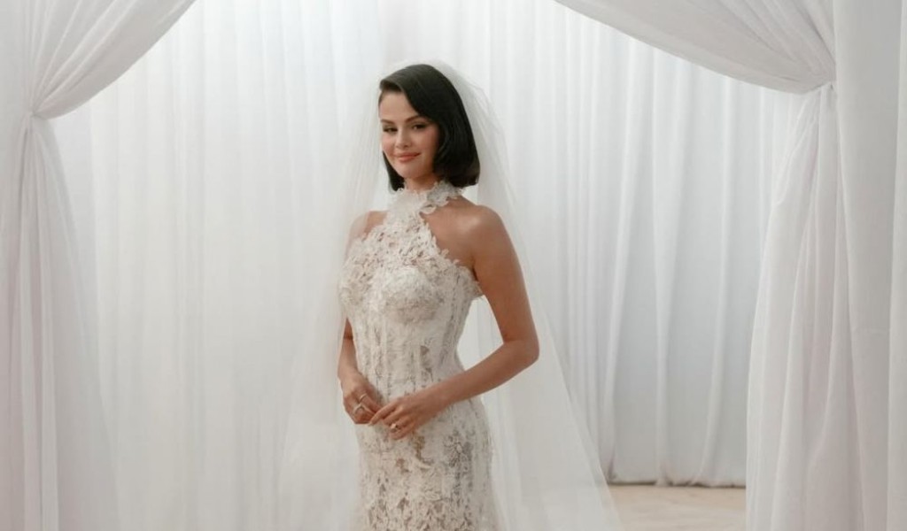 Selena Gomez Pamer Gaun Pernikahan Elegan Ralph Lauren