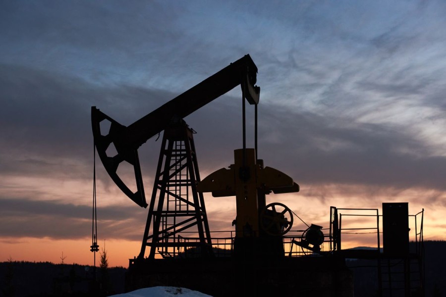 Harga Minyak Dunia 30 Oktober 2025 Turun Tipis Menyongsong Pertemuan AS-China