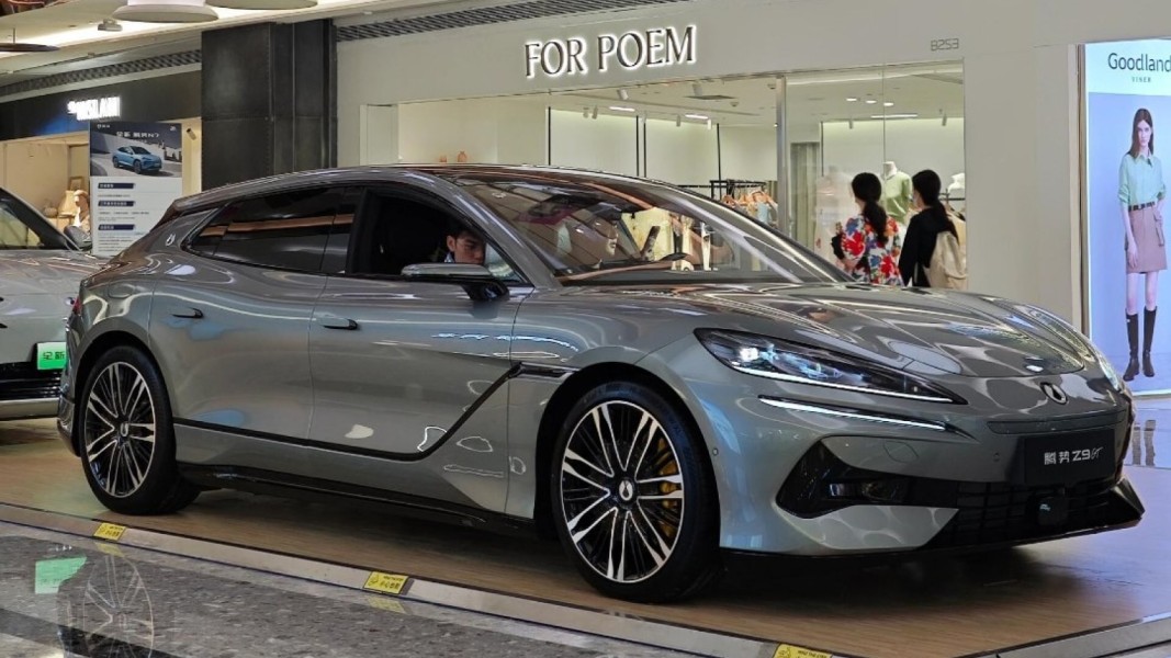 BYD Siap Membawa Denza Z9 ke Indonesia: Model Listrik Mewah yang Menarik Perhatian Pasar