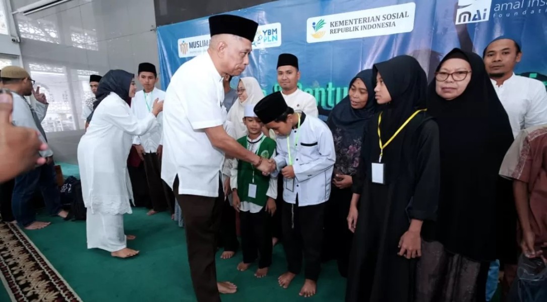 Kemensos Salurkan Santunan Rp125 Juta untuk 300 Anak Yatim di Bekasi Saat Ramadan