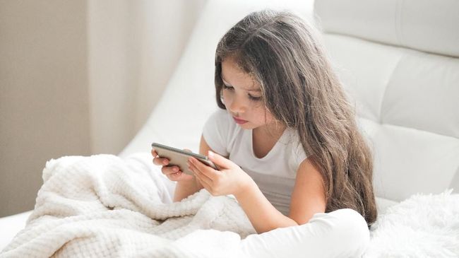Jangan Dianggap Biasa, Kenali Ciri Ciri Anak yang Sudah Kecanduan Gadget dan Cara Pencegahannya