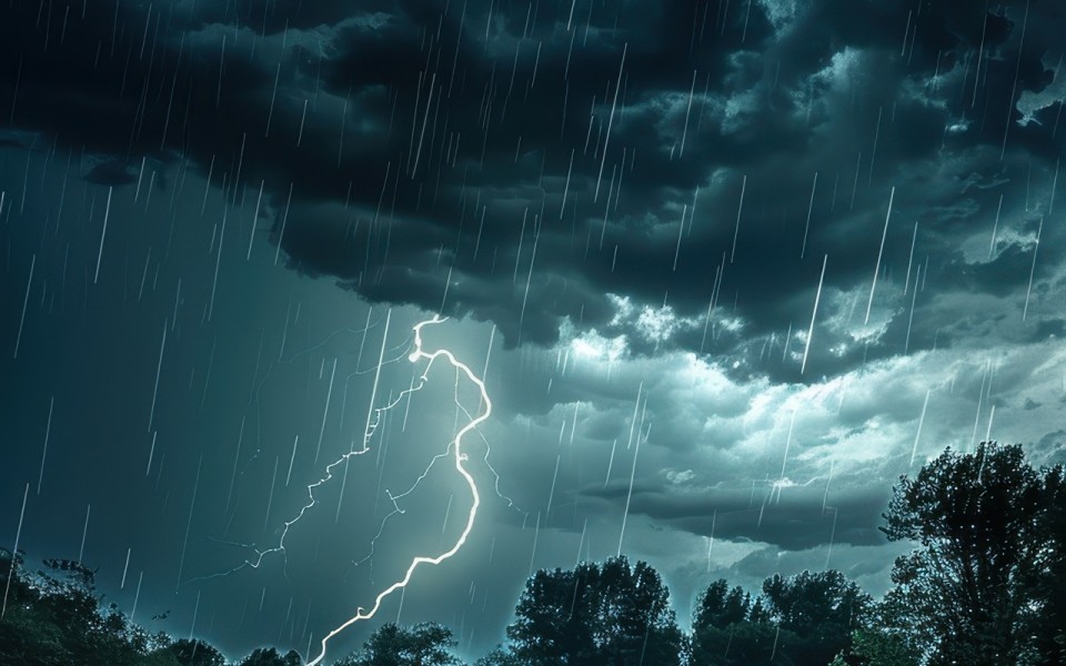 BMKG Imbau Waspada Hujan Petir di Sejumlah Wilayah Senin, 15 Desember 2025